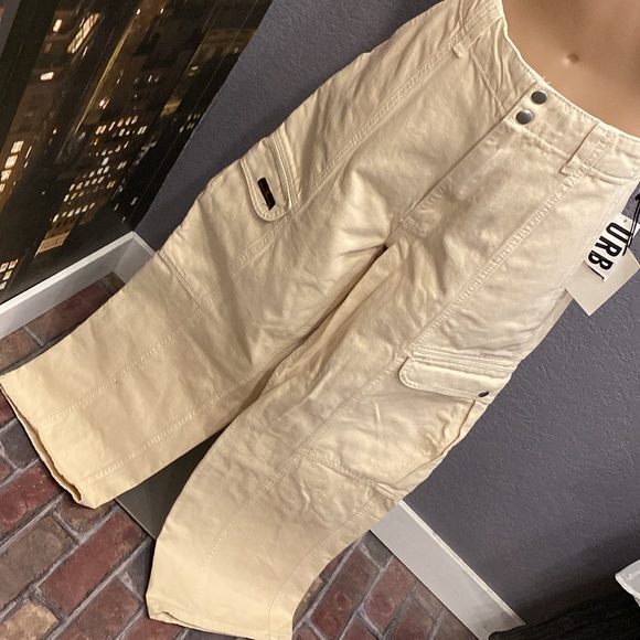 URBAN OUTFITTERS - NWT - pants: beige pocketed cargo wideleg w zip, buttons - 32 - Picture 16 of 16